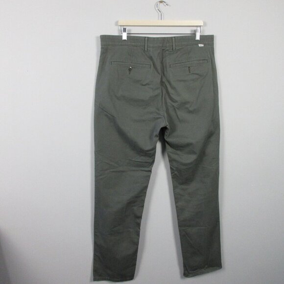 Levi Men's Pants 38 x 34 Green Chino Cotton Blend Casual Skater 574 - Picture 2 of 15